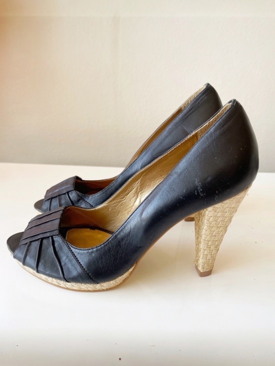 Chocolat Blu Shoes - CHOCOLAT BLU Peep Toe Pumps Leather Black Size 6.5